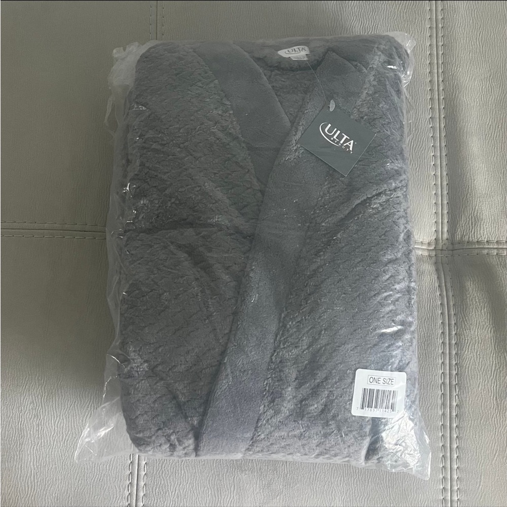 New Ulta Bathrobe Gray Plush Cozy With Belt One Size OS NIP